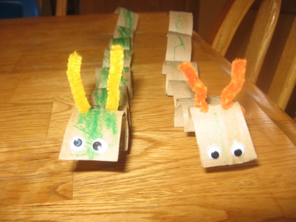letter I toilet paper tube inchworm