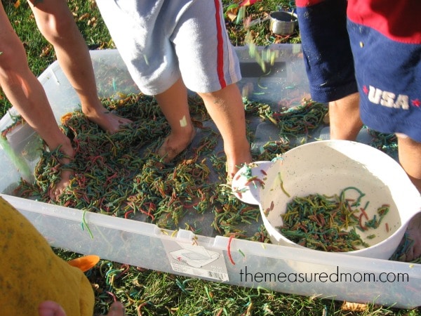 N is for noodles sensory play (12) - the measured mom