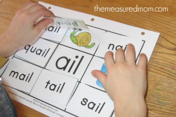 Give your students practice with reading long o word families by assembling these FREE literacy centers!