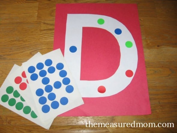 This post shares eight fun letter D crafts and art ideas for preschoolers!