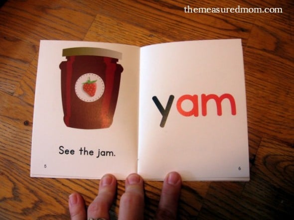Teach kids to read short a word families with these FREE printable mini-books!