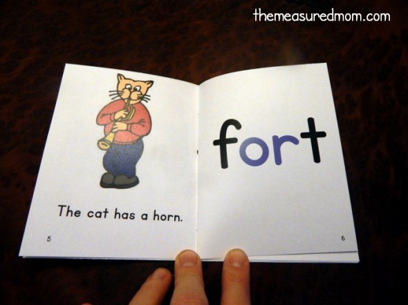 It's tricky to learn to read words with r controlled vowels. Make it fun with these silly books. Free! 