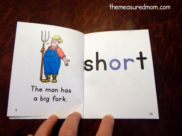 It's tricky to learn to read words with r controlled vowels. Make it fun with these silly books. Free! 