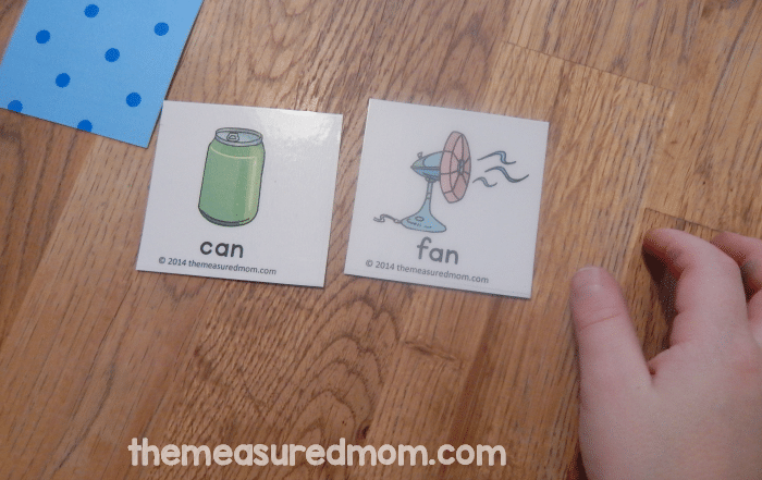 Looking for a free rhyming game? Print these 48 picture cards which include 24 rhyming pairs. Try this fun rhyming matching game with your preschooler or kindergartner! 