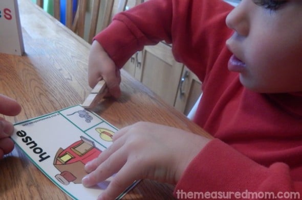 If you're trying to help your child recognize rhyming words, you'll love this set of 48 FREE printable clip cards! 