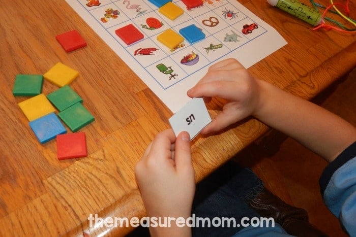 This blends and digraphs game is so much fun! Print just a handful or all 27 boards for a class game. The best part is that every blend is on every board, so your students know if they hunt hard enough, they'll find it! 