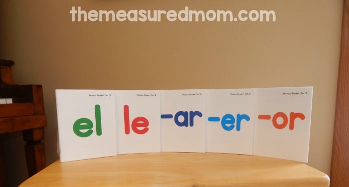Print and assemble these free phonics books to help your child learn to read two syllable words!