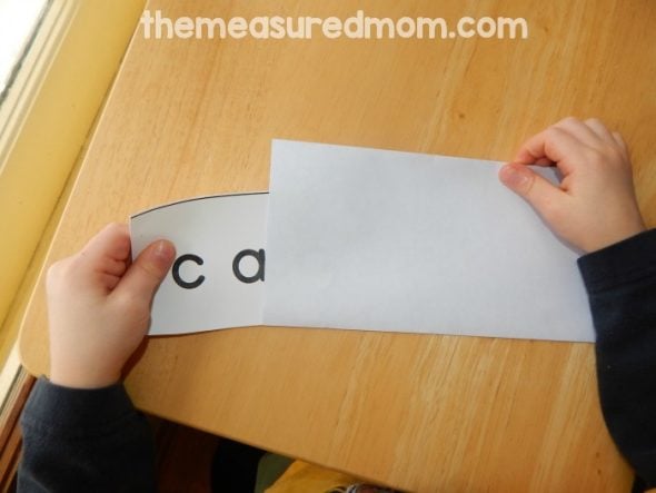 I love these word sliders for teaching kids to read short a words! 