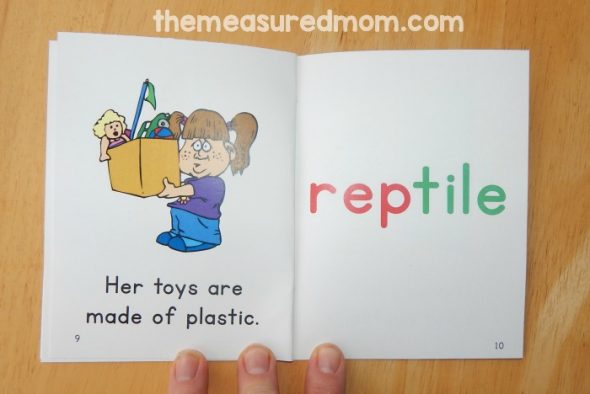 Teach kids to read words with the VCCV pattern using these free phonics books! 