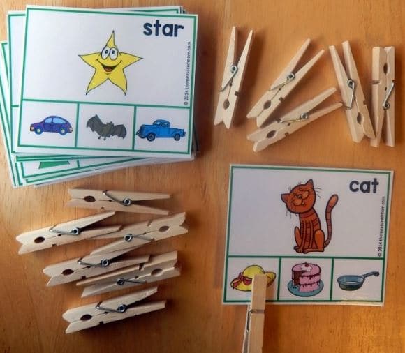Love this big collection of rhyming games and free rhyming activities! 