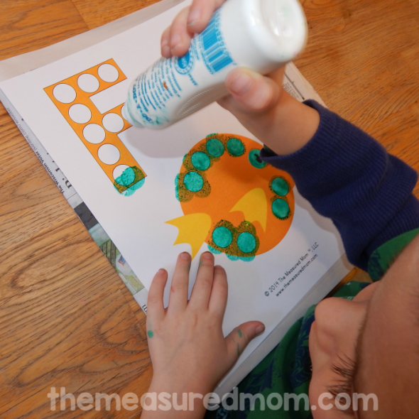 This post has a huge variety of fun, hands-on (and free!) letter F activities for preschool.