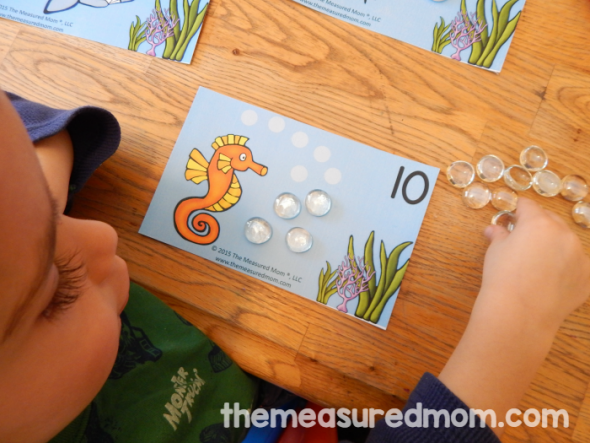 These ocean themed counting mats are a great one to one correspondence activity for preschool! 