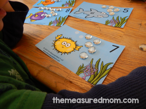 These ocean themed counting mats are a great one to one correspondence activity for preschool! 
