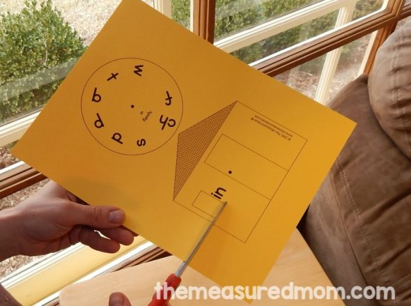 These word family house printables are one of our favorite word family activities. Great for hands-on learning! 
