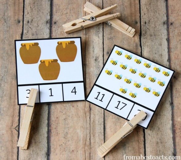 Over 25 sets of themed count and clip cards... great for preschool and kindergarten math centers! 