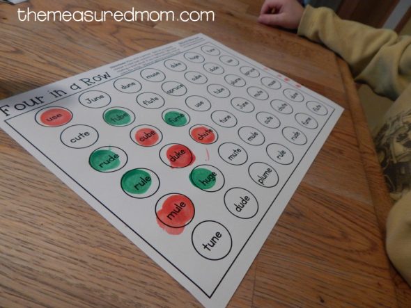 These free silent e games are great! Just print and take turns reading and dotting the words to see who gets four in a row first. NO PREP! :)