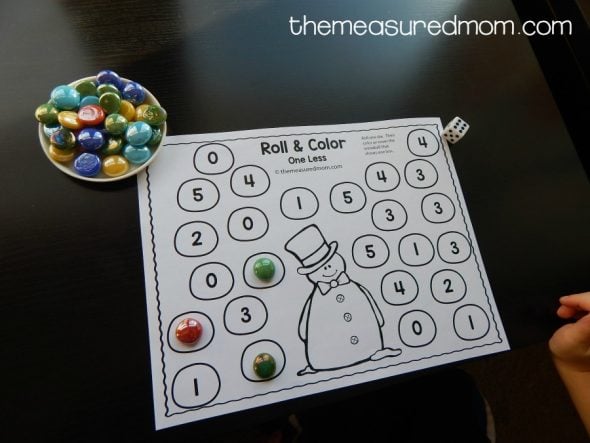 Get five free winter roll and color games for preschool and kindergarten! 