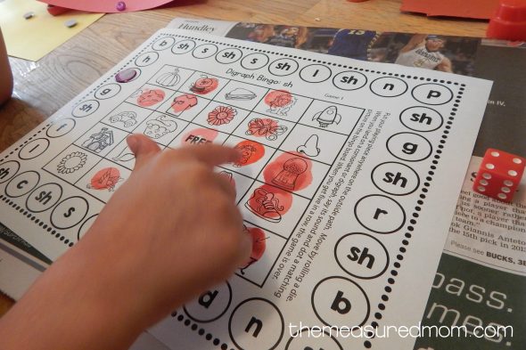 I love this no prep digraph activity! These 8 single player Bingo games are great for helping kids learn the sounds of sh, ch, th, kn, and wh. 