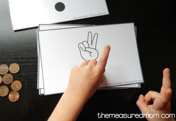 Teach preschoolers to count to ten with these free printable counting mats!
