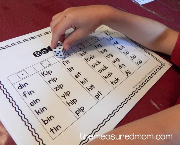 Grab these free roll and read games for short i words!