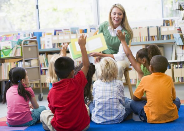 Learn how to do an interactive read aloud with your students - and get a free printable book list! 