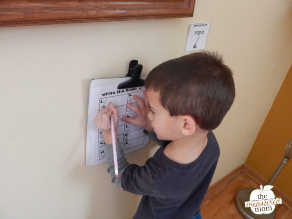 Grab this free write the room activity for short o words - with three levels of difficulty!